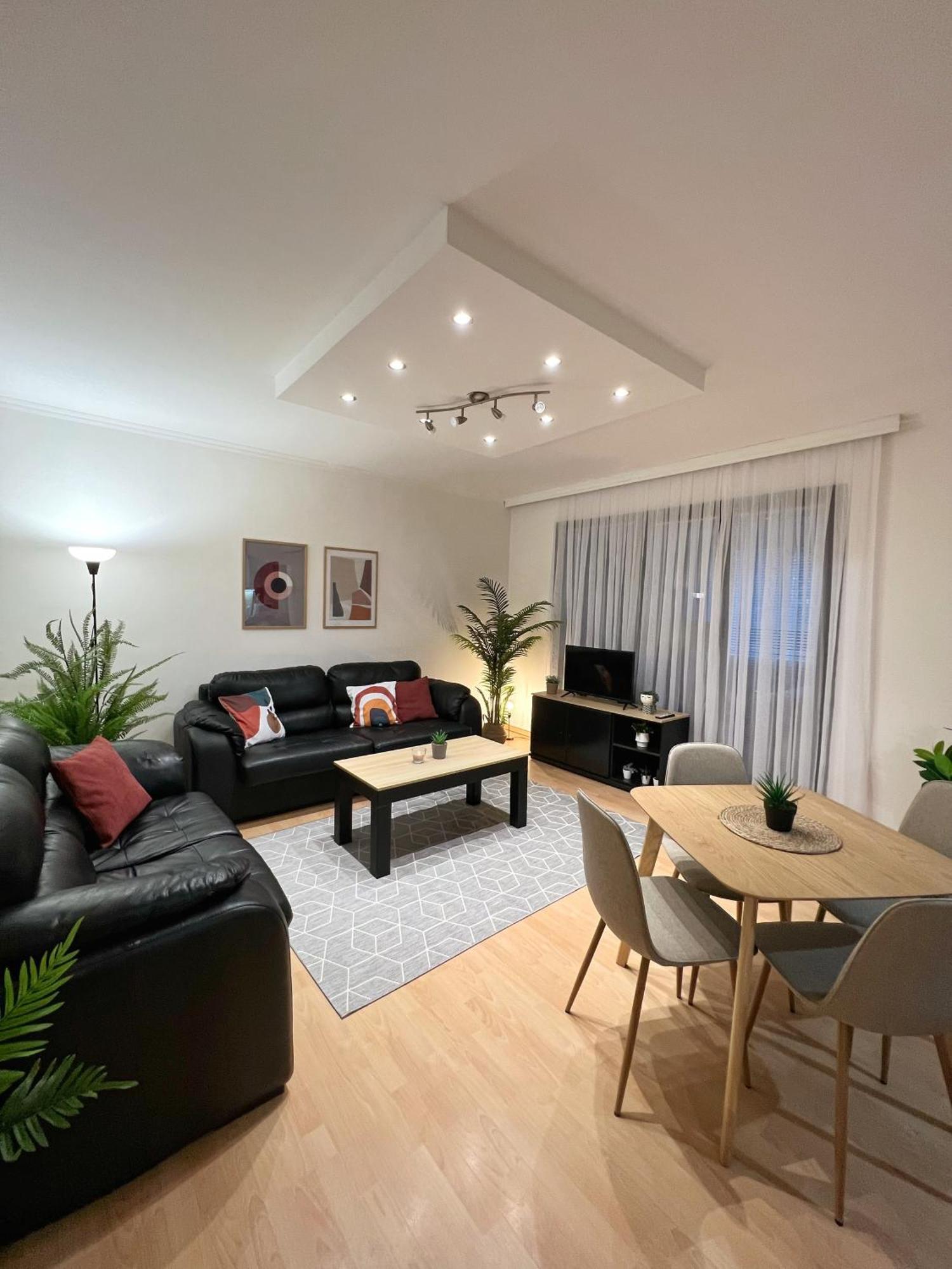 Charming 2 Bedroom Apartment Скопье Экстерьер фото